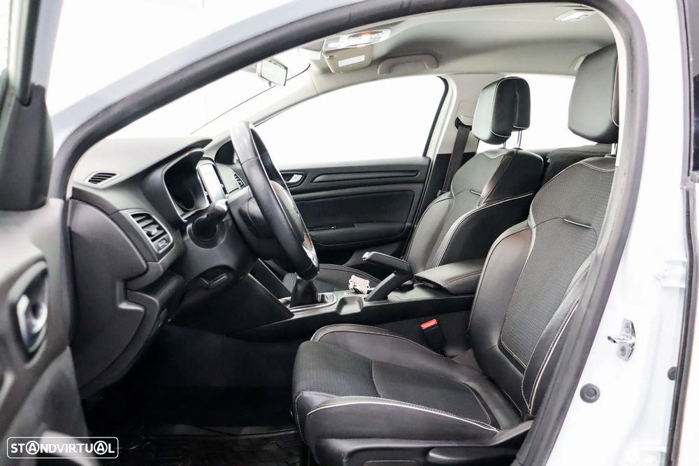 Renault MEGANE 4 - 8