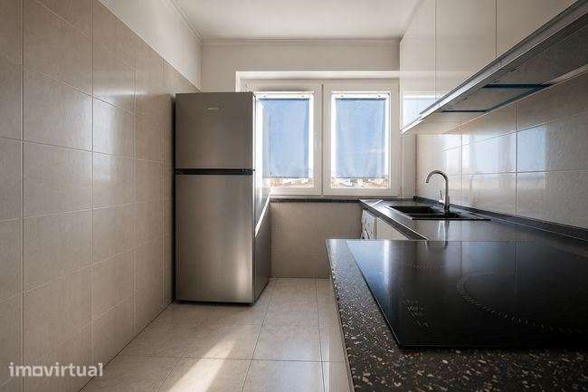 T1 Totalmente Remodelado e Mobilado em Agualva-Cacém - Grande imagem: 4/8
