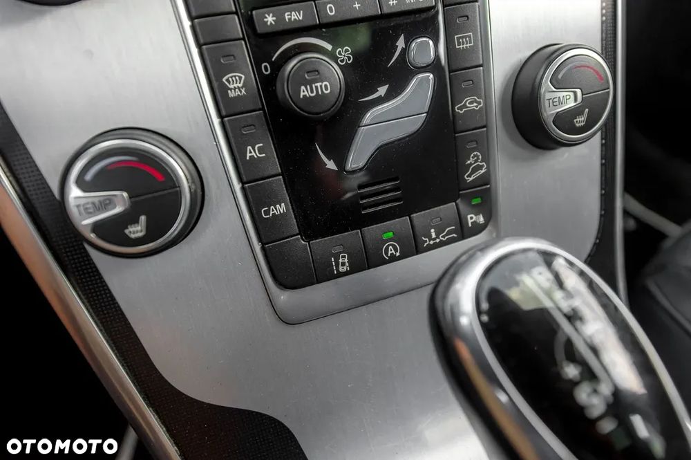 Volvo XC 60 D5 AWD Geartronic Ocean Race - 33