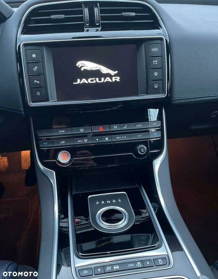 Jaguar XE E-Performance R-Sport - 10