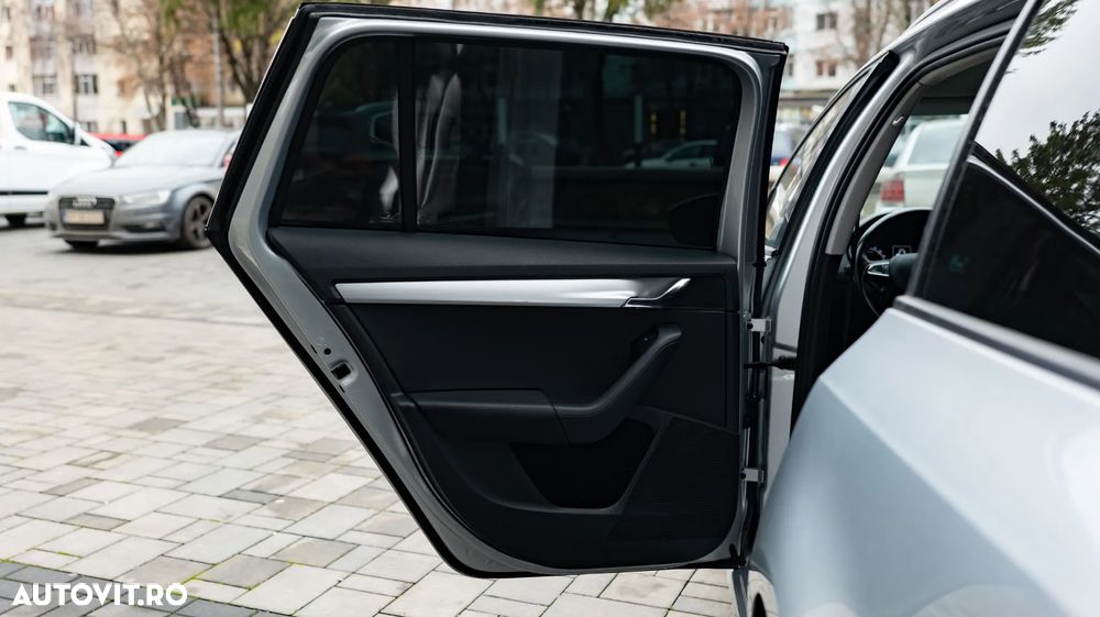 Skoda Octavia Combi Diesel 1.6 TDI DSG Style - 27