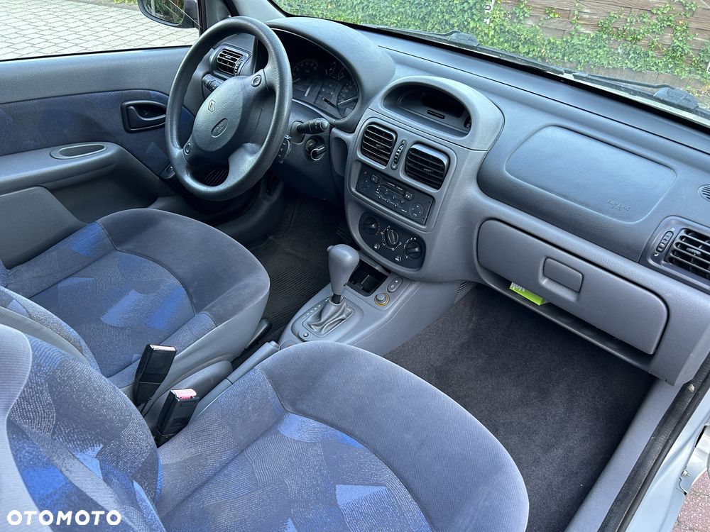 Renault Clio - 8