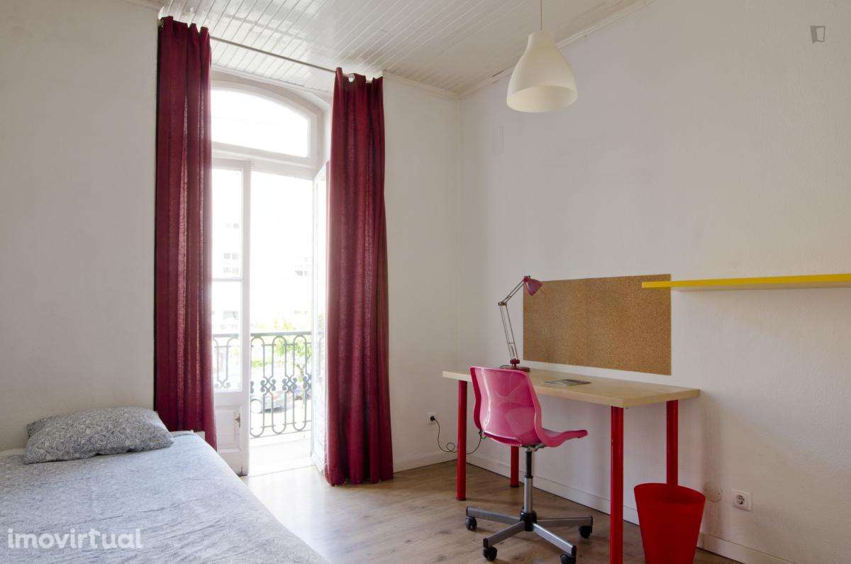 Quarto - localizado em Intendente Lisbon - Grande imagem: 2/17