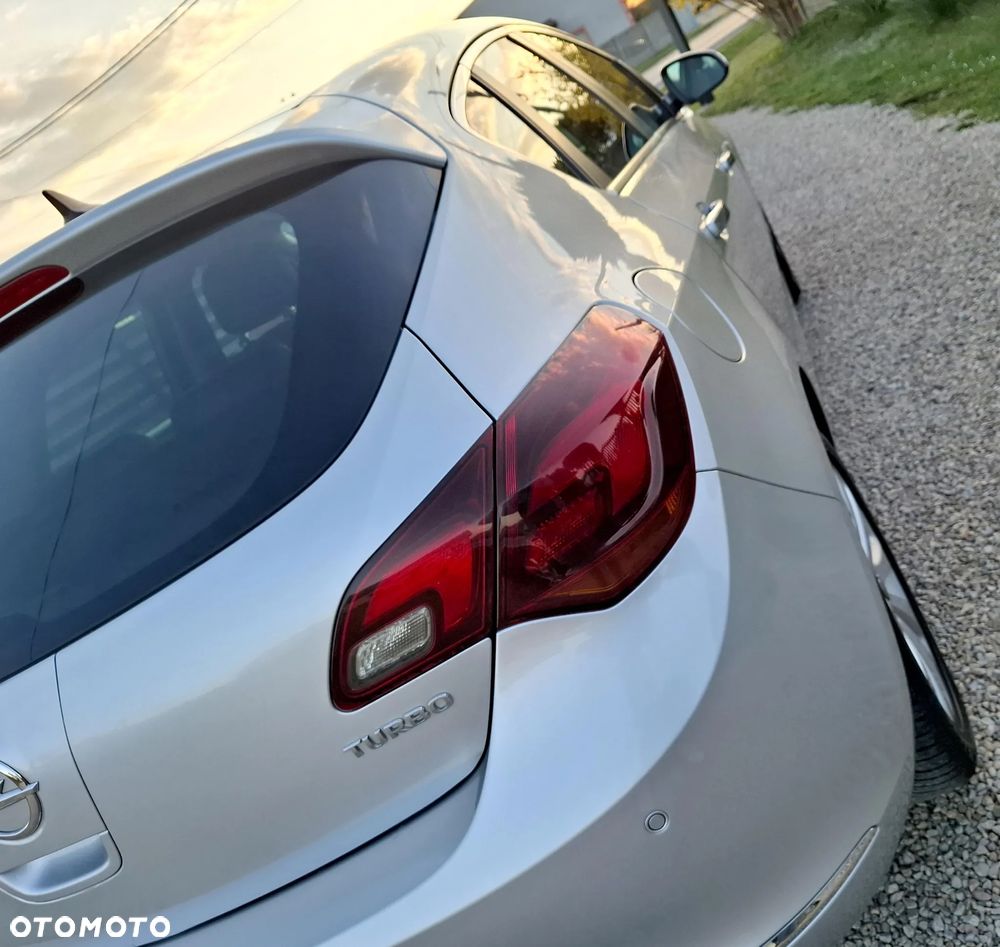 Opel Astra 1.4 Turbo Cosmo - 26