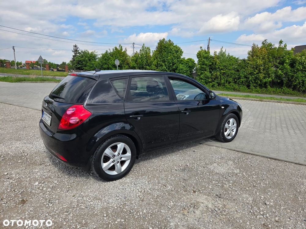 Kia Ceed - 4