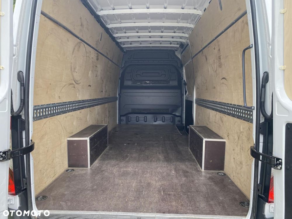 Mercedes-Benz Sprinter - 9