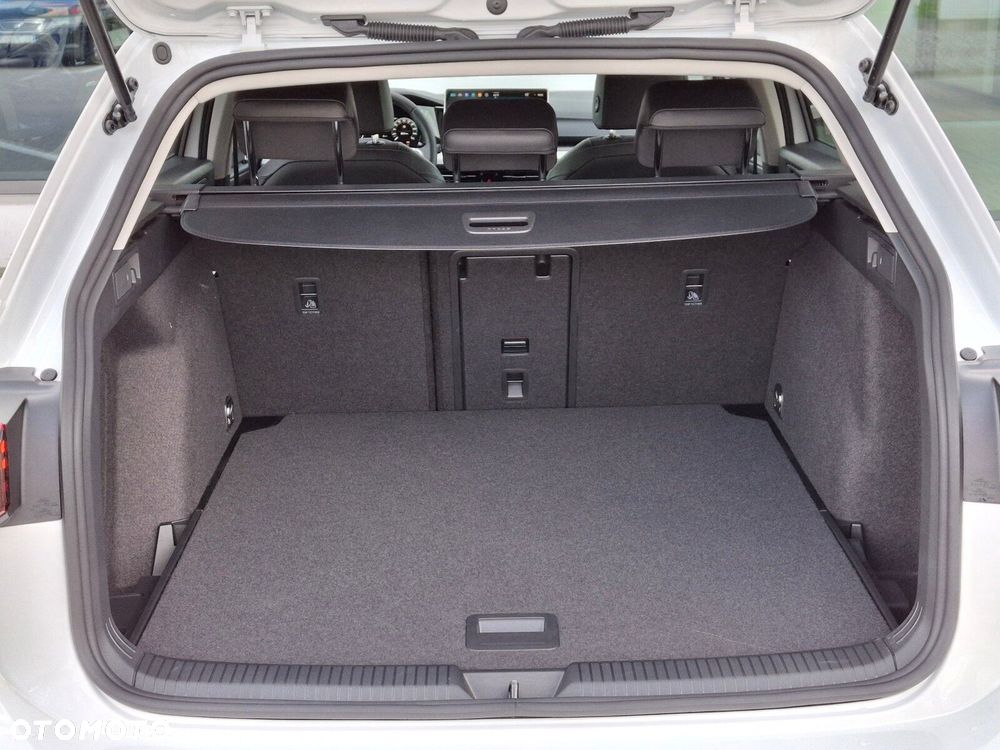 Volkswagen Golf Variant - 8