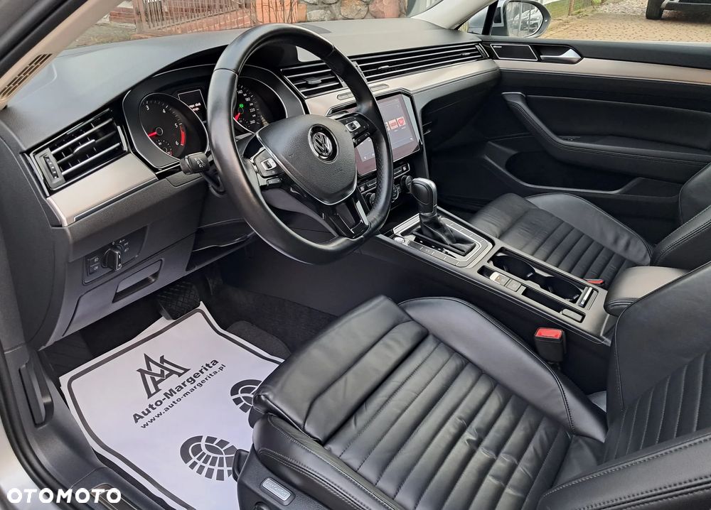 Volkswagen Passat Variant 2.0 TDI SCR DSG Highline - 15