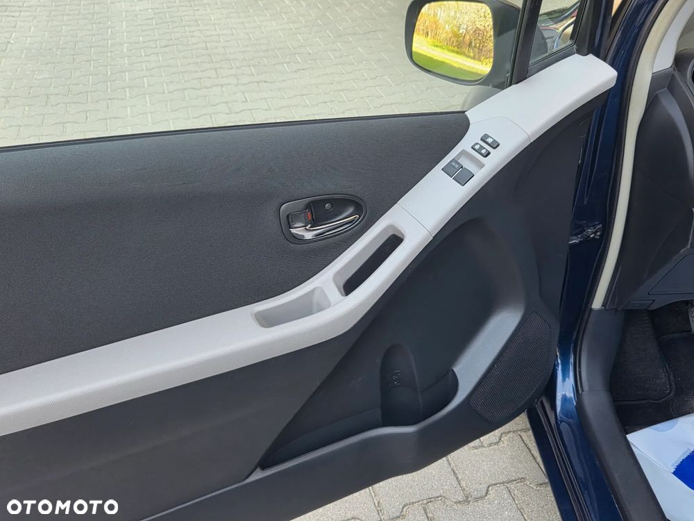 Toyota Yaris 1.33 VVT-i Executive - 18