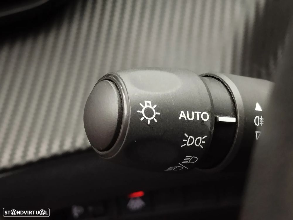 Peugeot 208 1.2 PureTech Allure Pack EAT8 - 24