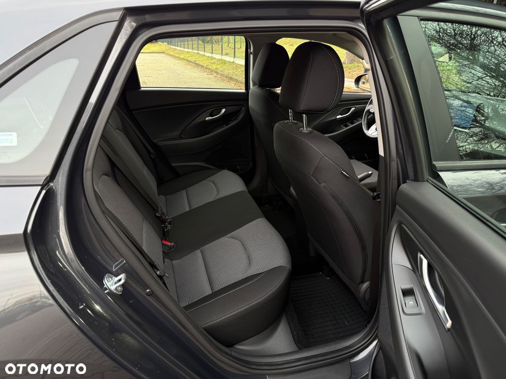 Hyundai i30 1.5 DPI Classic + - 27