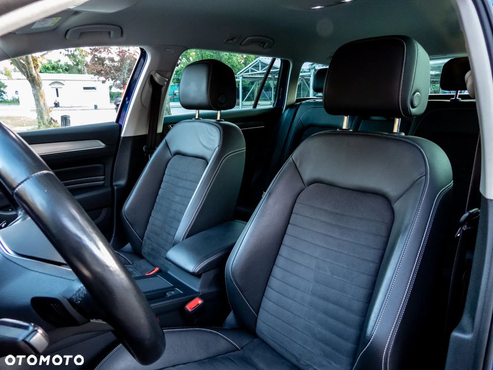 Volkswagen Passat Variant 2.0 TDI SCR DSG 4Motion Elegance - 36