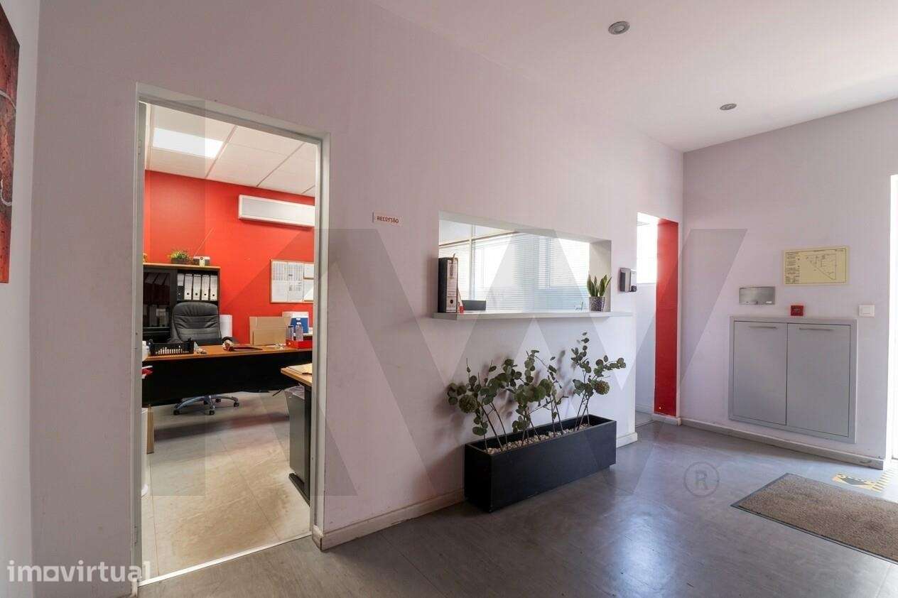 Armazém Industrial com 579 m2 e Logradouro Privativo | Nogueira e Silv - Grande imagem: 3/20