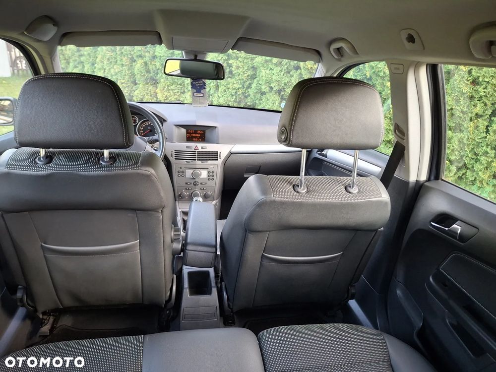 Opel Astra 1.8 Caravan Cosmo - 23