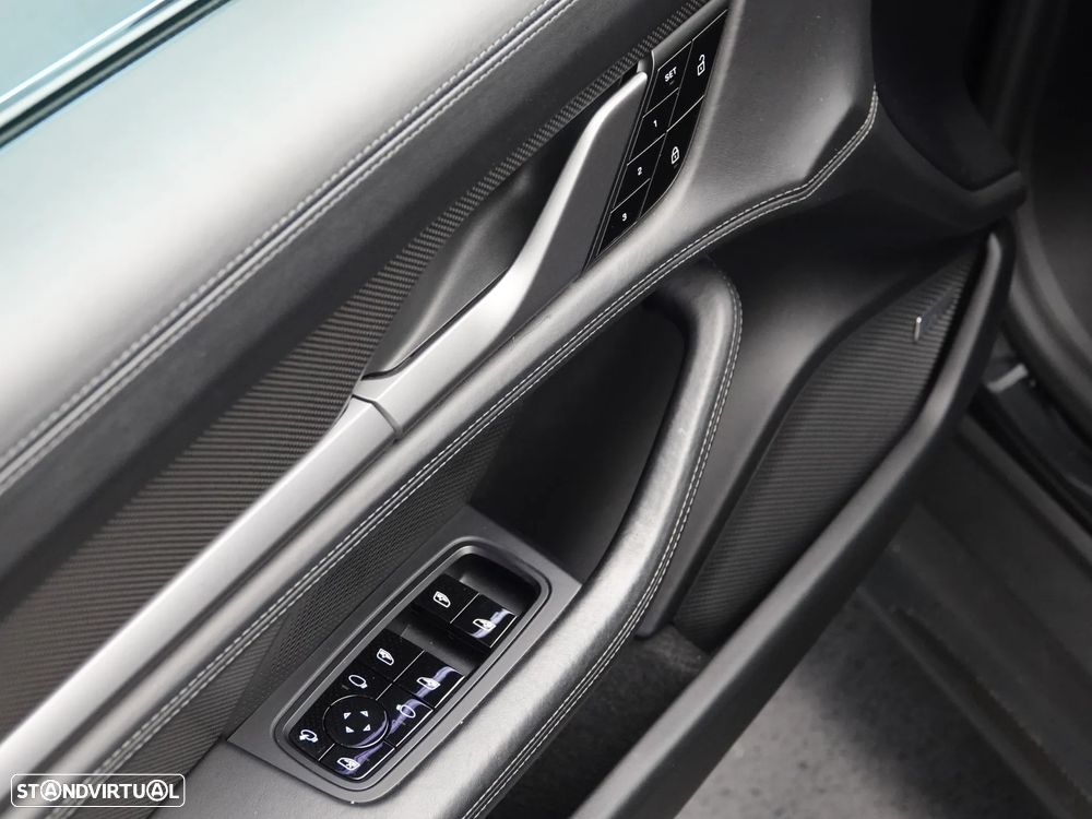 Porsche Taycan Turbo S - 20