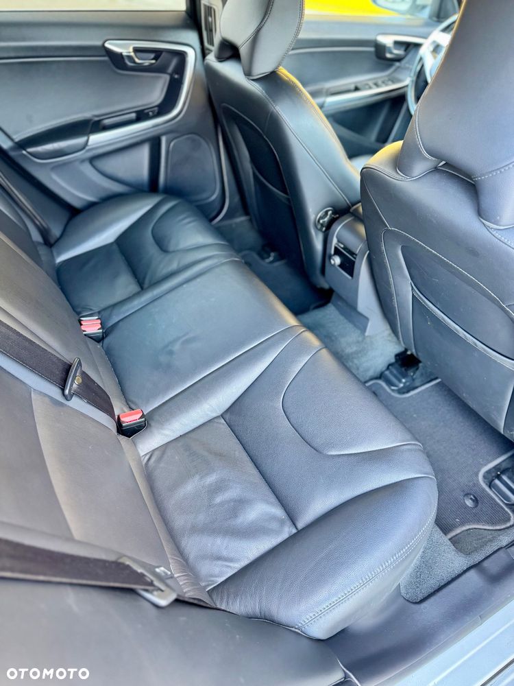 Volvo V60 D4 Geartronic Momentum - 12