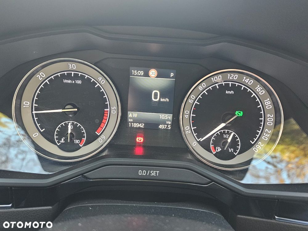 Skoda Superb 2.0 TDI SCR 4x4 L&K DSG - 10