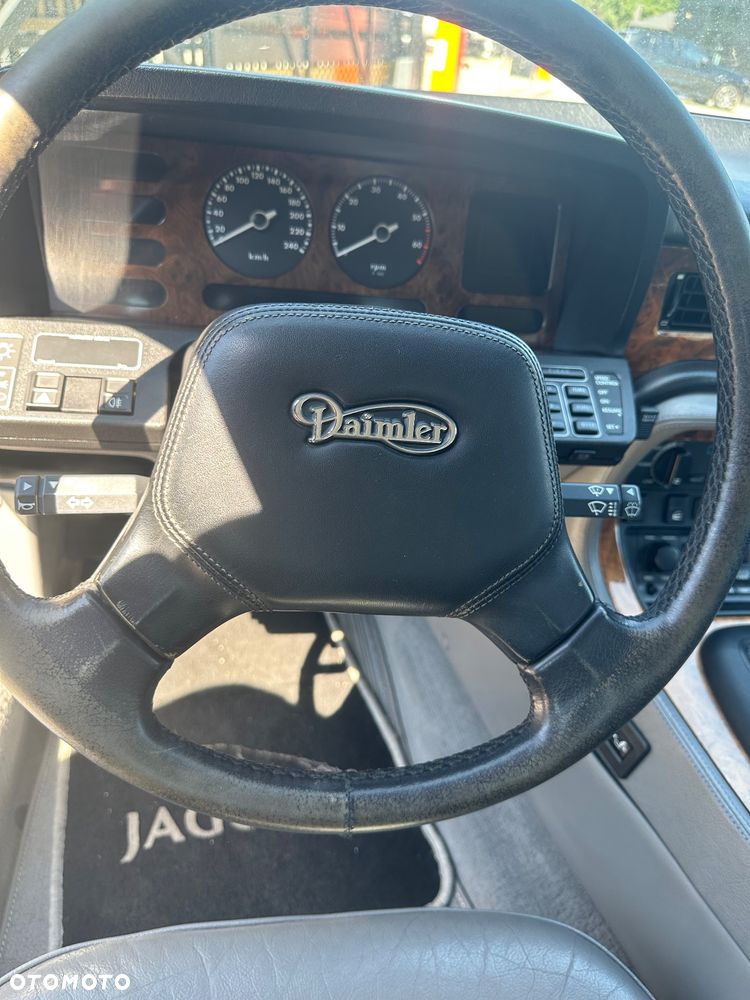 Jaguar XJ - 12