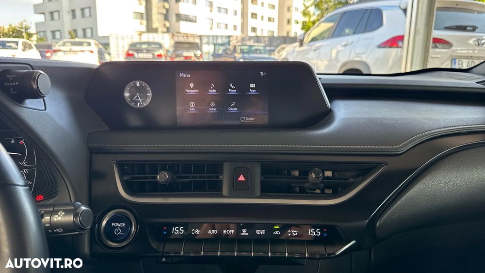 Lexus UX 250h FWD Executive - 27