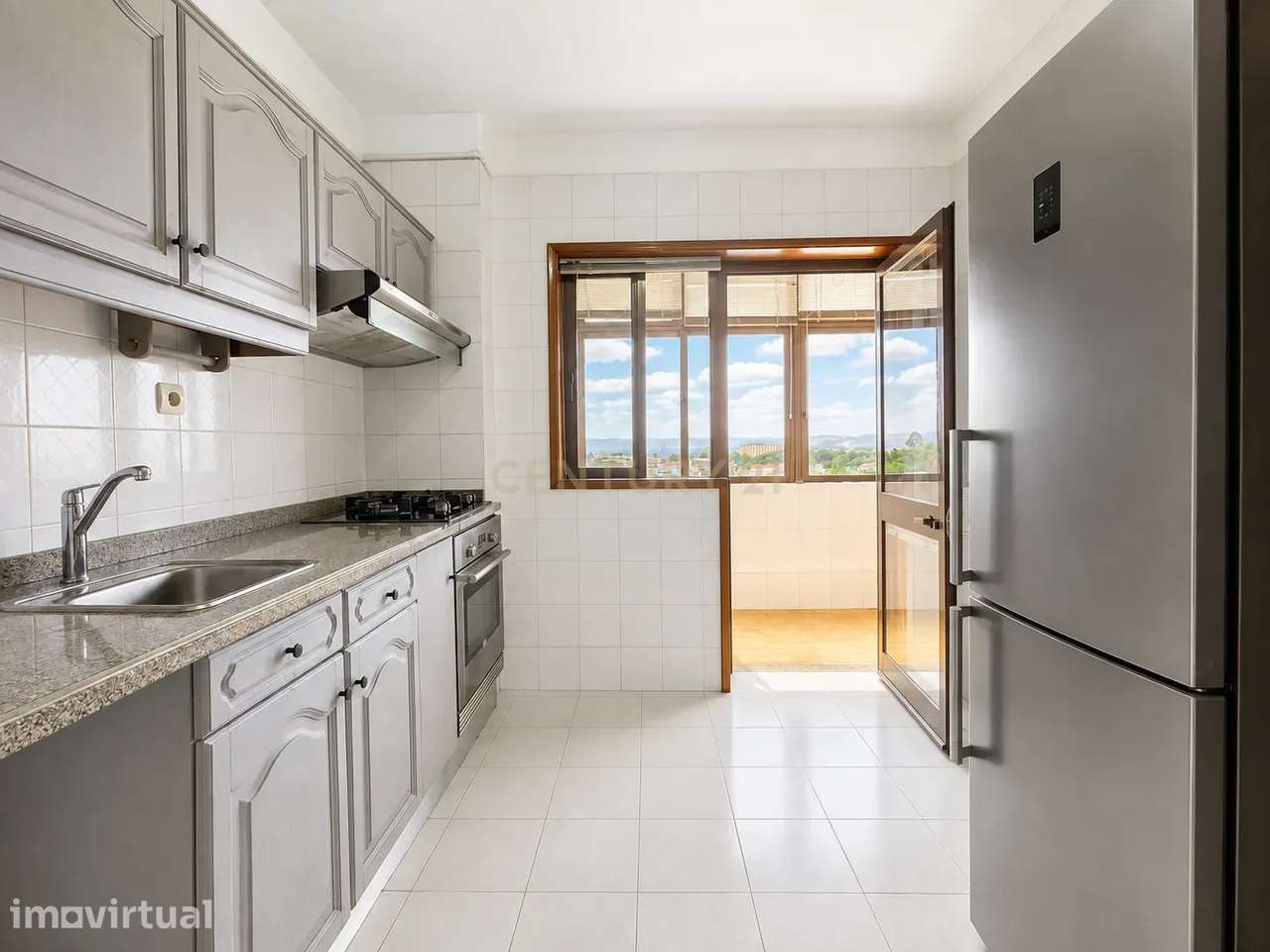 APARTAMENTO T2 | VARANDA | LUGAR DE GARAGEM | ARRUMOS | ELEVADOR | GON - Grande imagem: 4/26