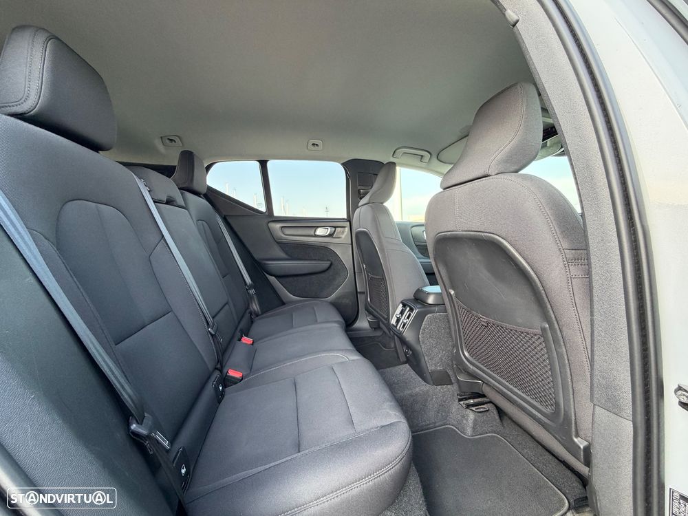 Volvo XC 40 1.5 T3 Momentum Geartronic - 22