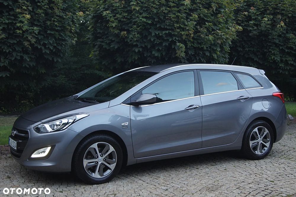 Hyundai i30 blue Kombi 1.4 YES Silver - 8