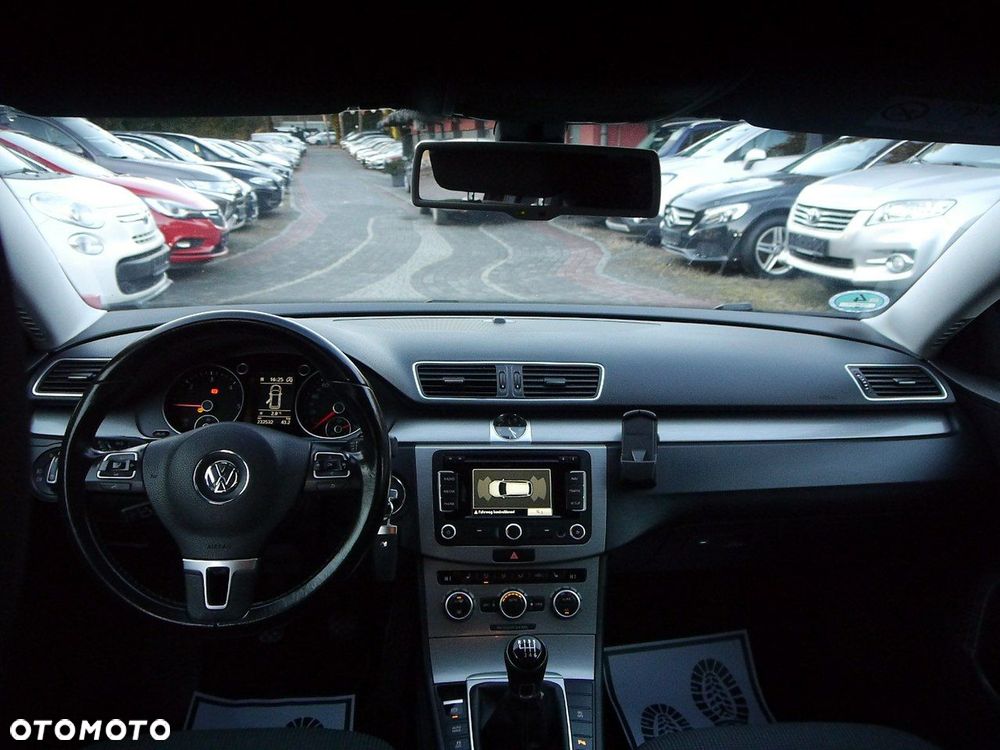 Volkswagen Passat - 18