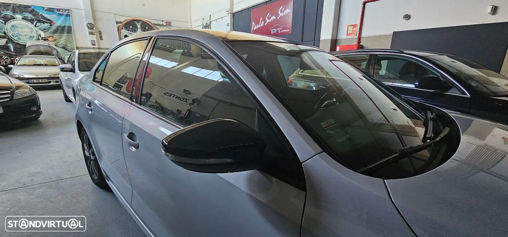 VW Jetta 2.0 TDI Confortline - 30