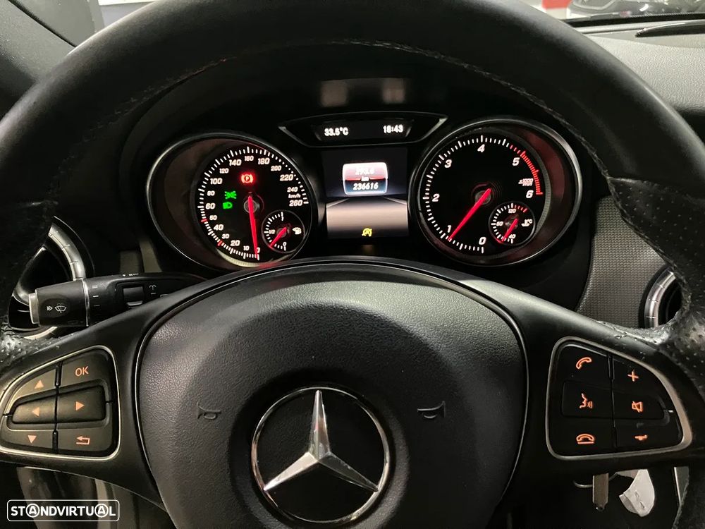 Mercedes-Benz CLA 180 d Shooting Brake - 23