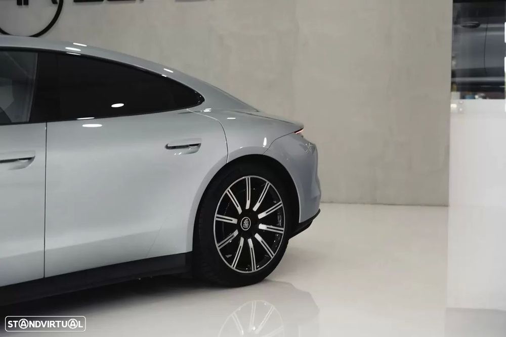 Porsche Taycan 4S - 7