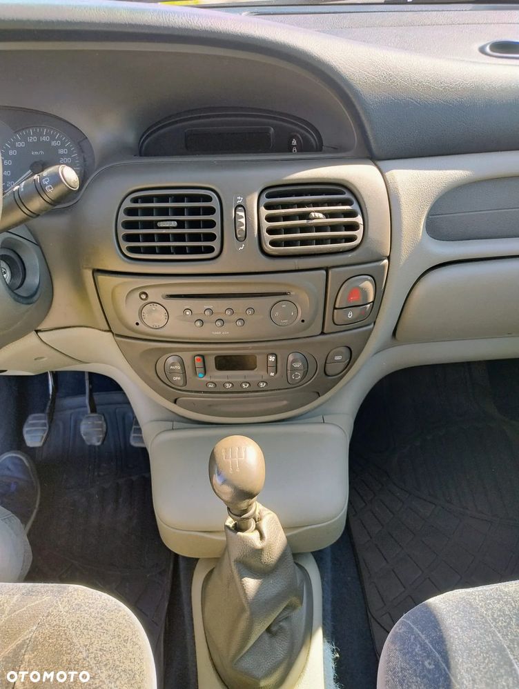 Renault Scenic 1.6 16V Privilege - 14