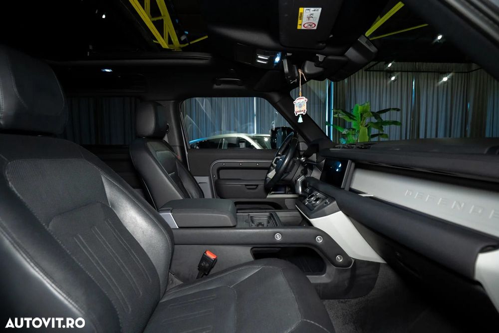 Land Rover Defender - 27