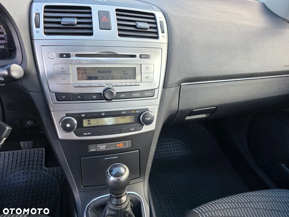 Toyota Avensis 1.8 Active - 10