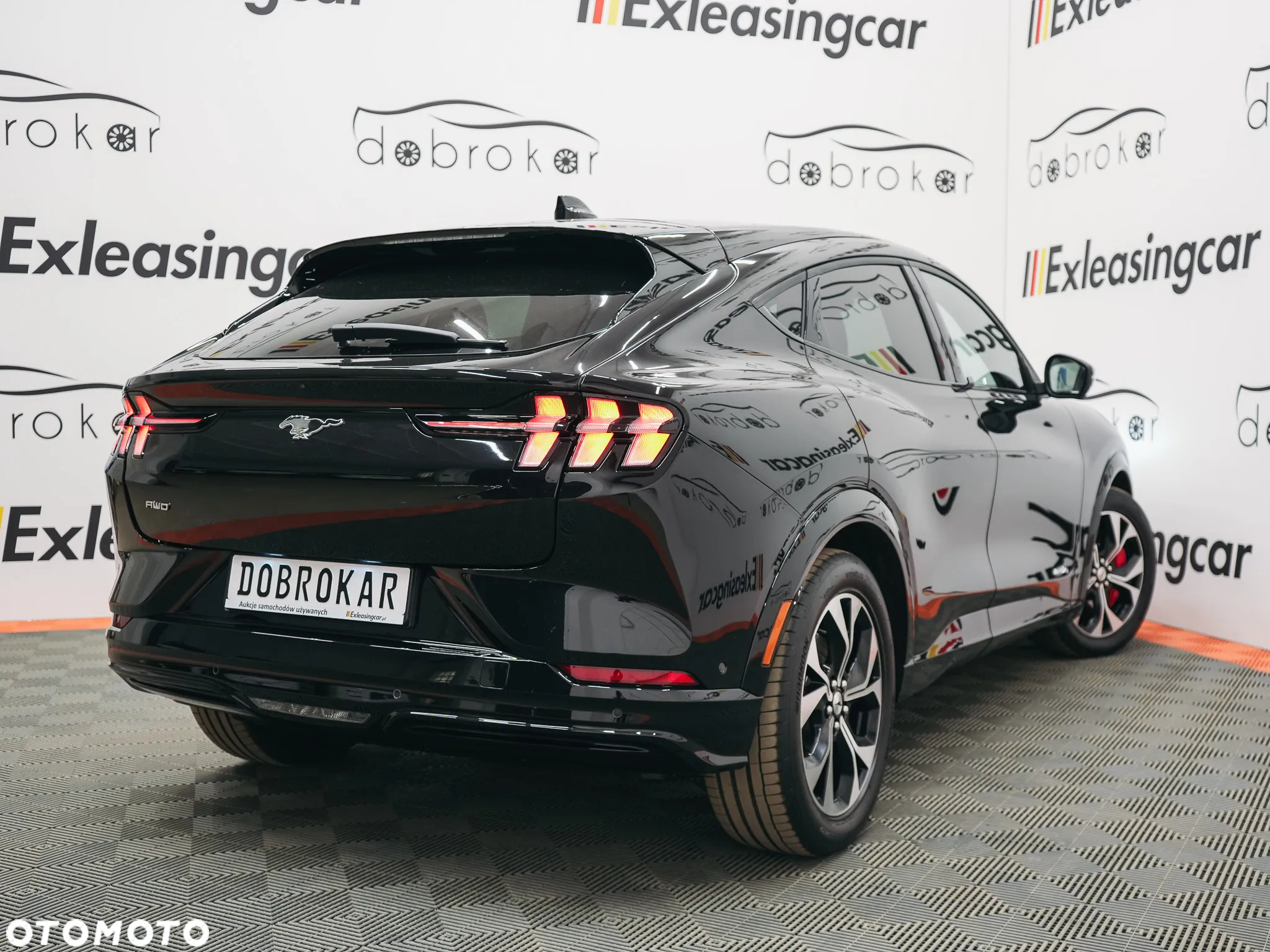 Ford Mustang Mach-E 73 kWh AWD Premium - 13