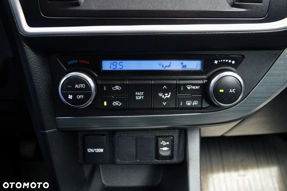 Toyota Auris 1.6 Premium Comfort - 21