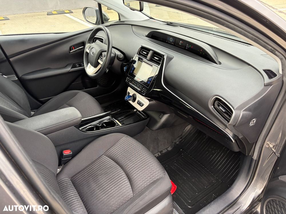 Toyota Prius (Hybrid) Executive - 13