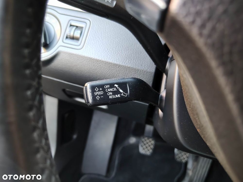 Volkswagen Passat 2.0 TSI Comfortline - 35