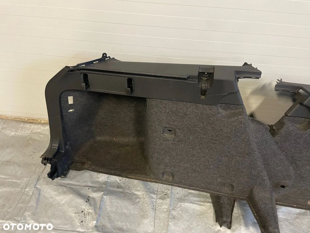 Skoda Octavia III kombi boczek bagażnika prawy lewy europa 5E9867427AT 5E9867426AT - 2