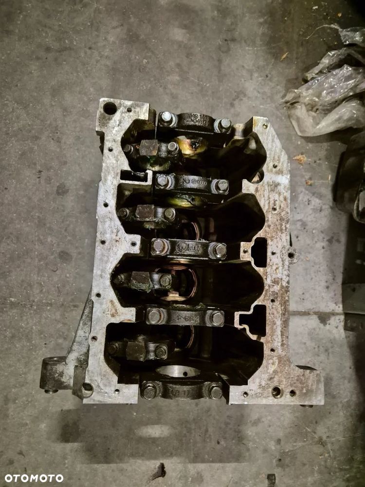 DOŁ BLOK SILNIKA AER - 8