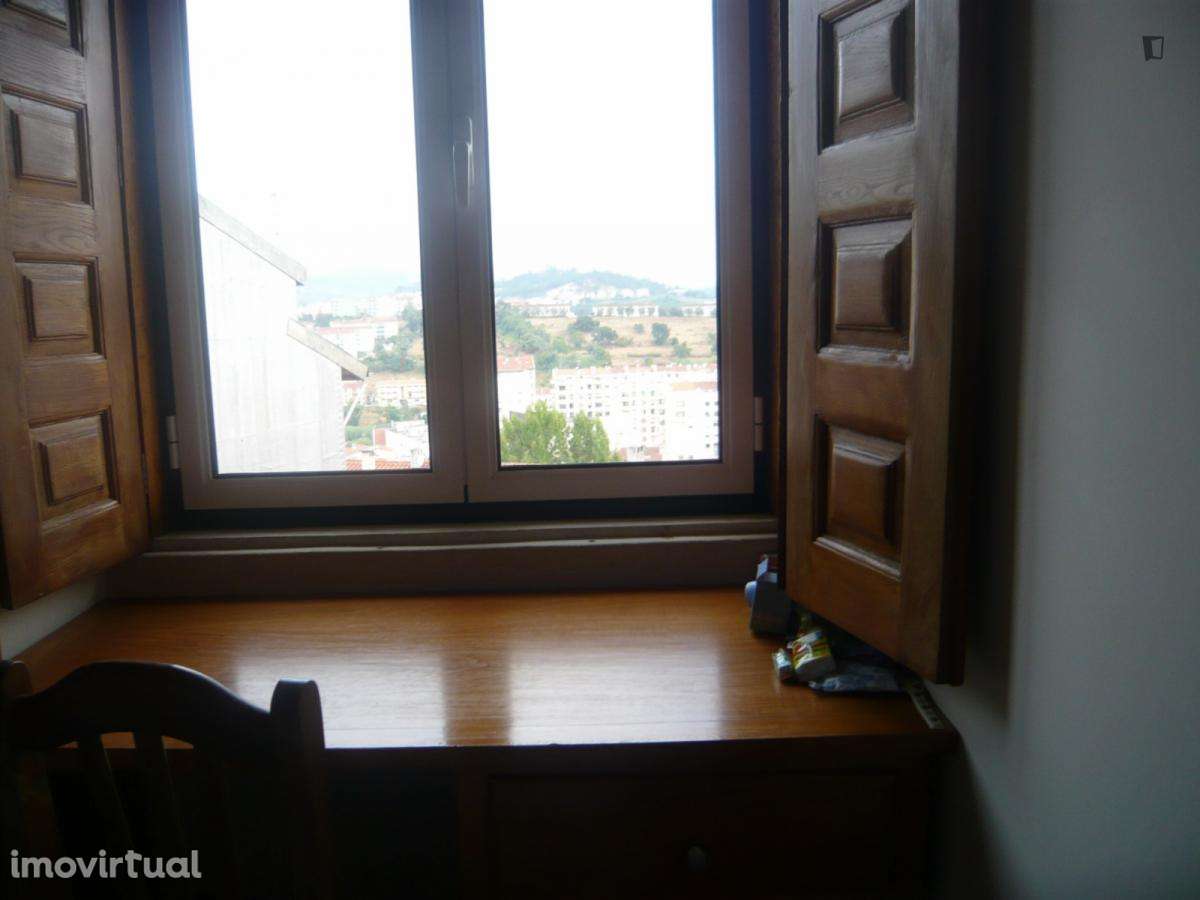 Quarto - localizado em  Coimbra - Grande imagem: 4/12