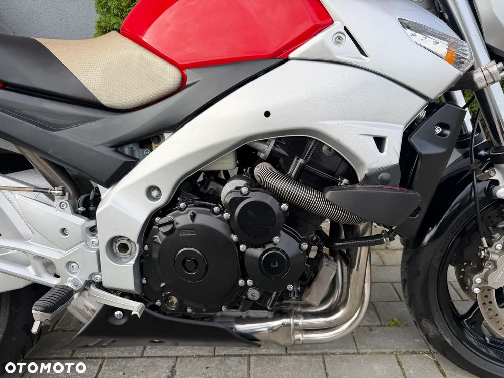 Suzuki GSR - 17