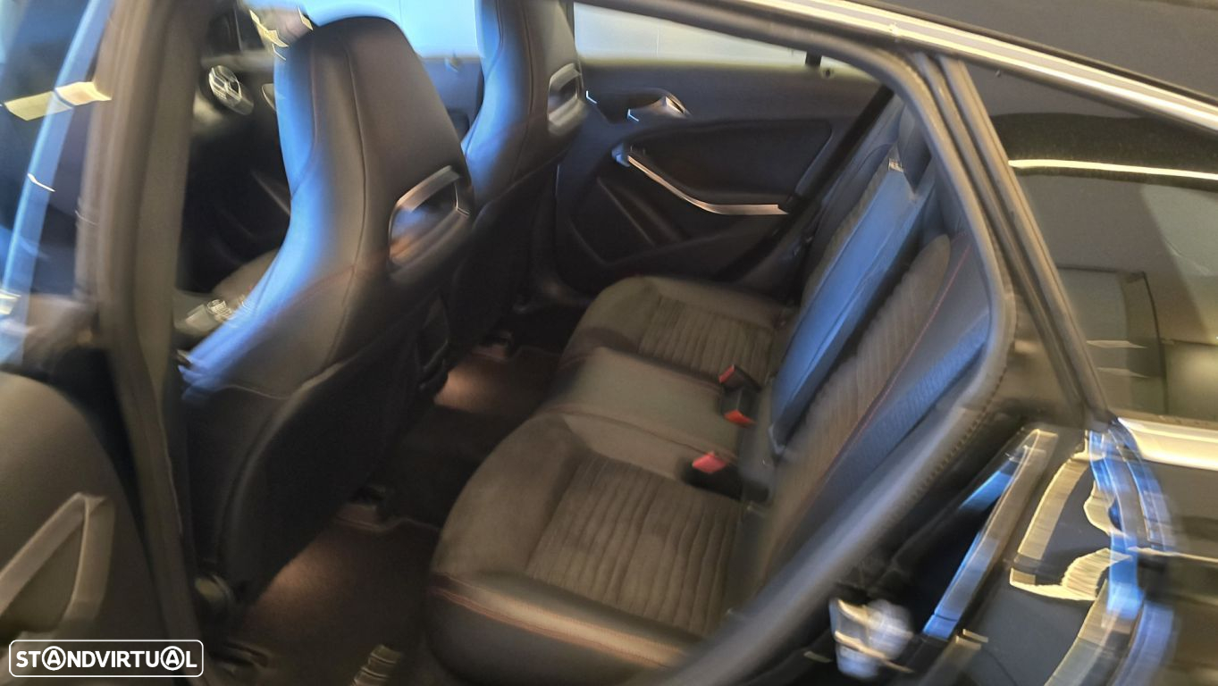 Mercedes-Benz CLA 200 d Shooting Brake AMG Line Aut. - 34