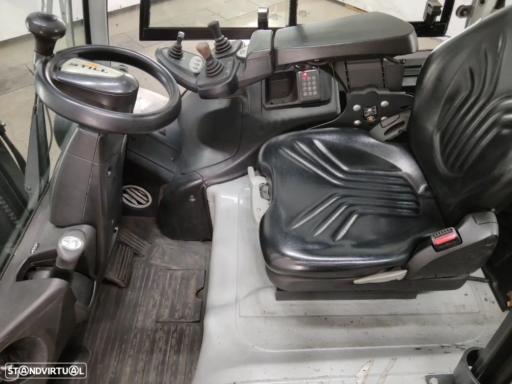 Still RX20-20 Cabinado + Posicionador de Garfos - 3