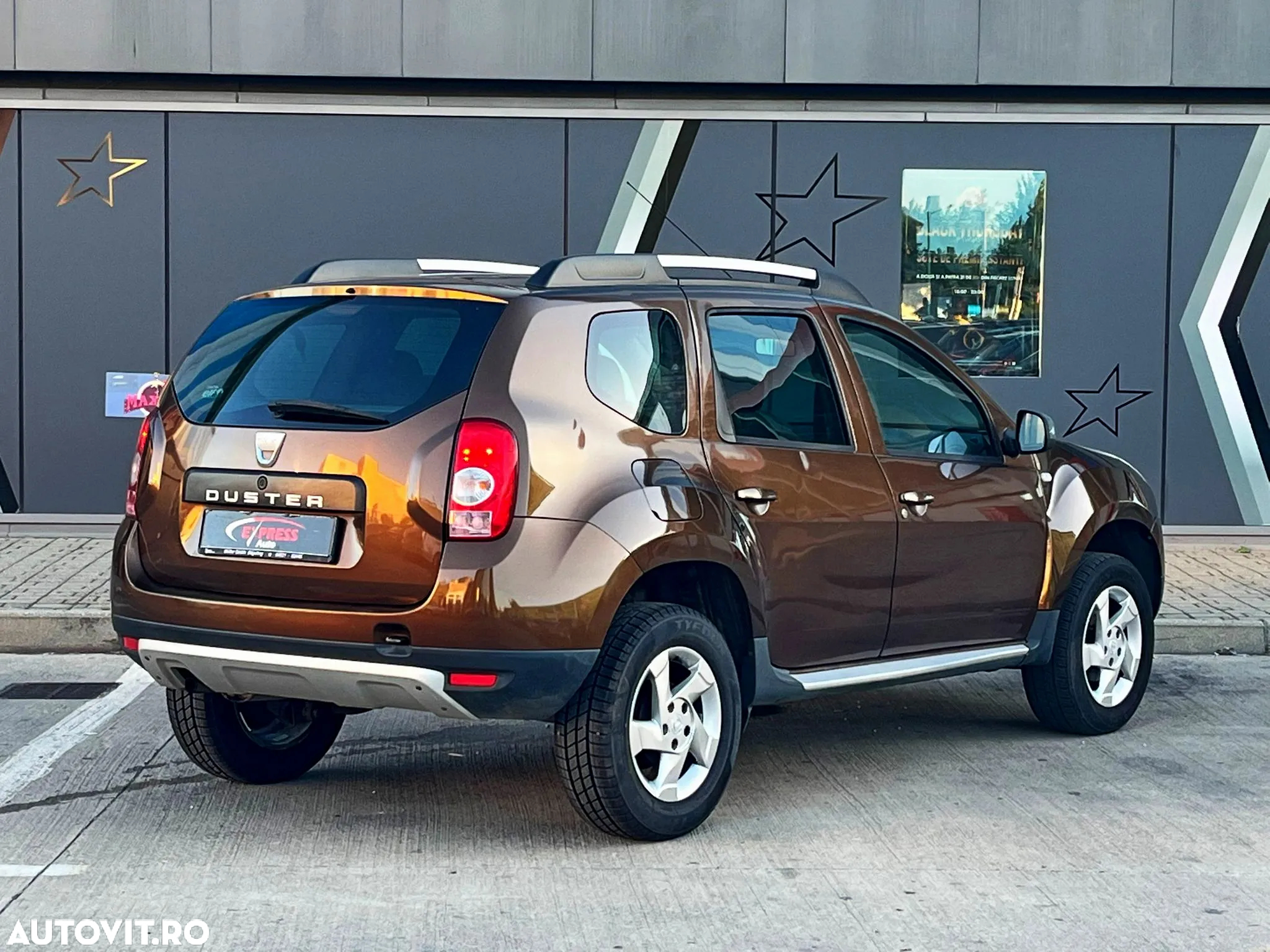 Dacia Duster 1.6 4x2 Laureate - 3