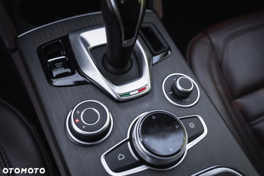 Alfa Romeo Stelvio - 24