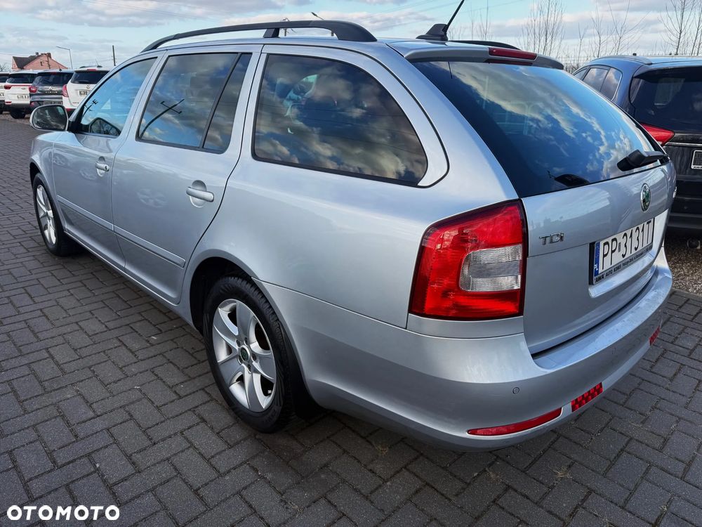 Skoda Octavia 1.6 TDI DPF DSG Elegance - 6