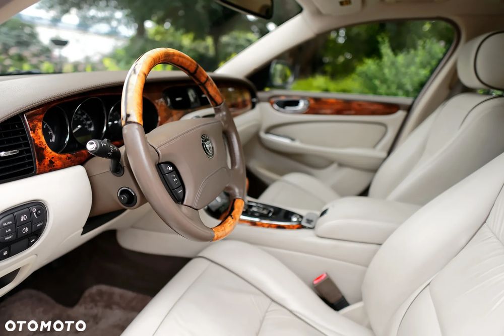 Jaguar XJ XJ8 4.2 LWB - 16
