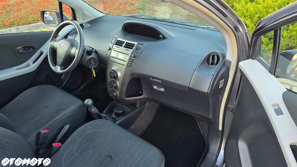 Toyota Yaris - 12
