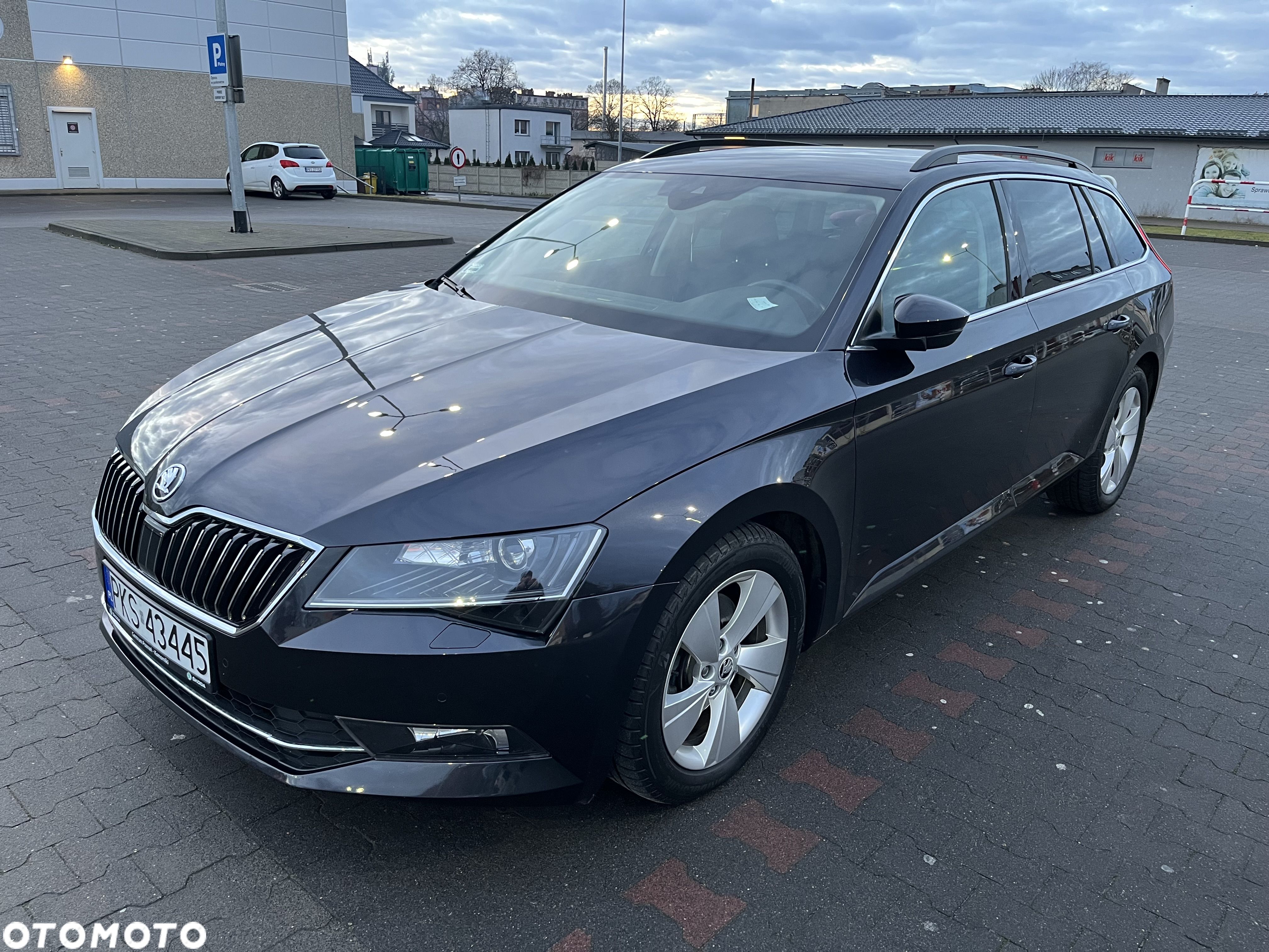 Skoda Superb 2.0 TDI 4x4 DSG Ambition - 1