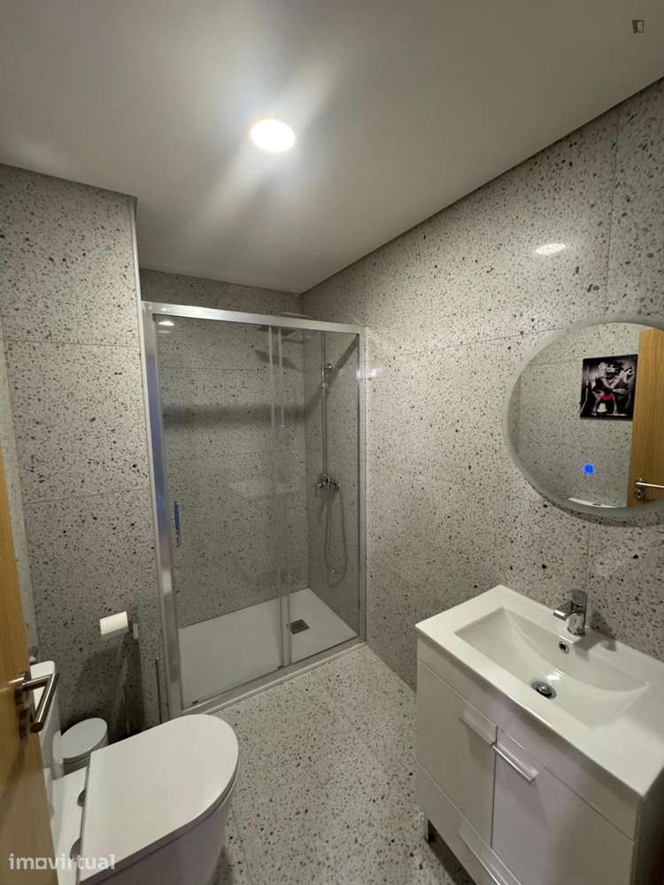 Quarto - localizado em Paranhos Porto - Grande imagem: 2/12